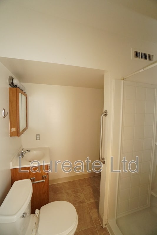 Photo - 1436.5 Kenton St