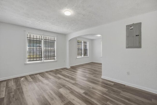 Photo - 1216 W 24th St