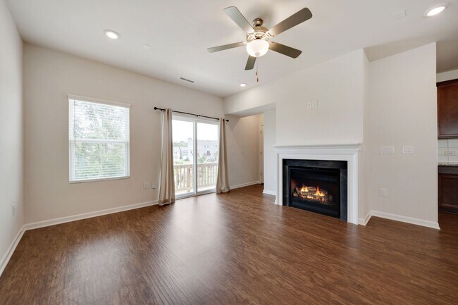 Photo - 4 Bed, 3.5 Ba in W.Cary - Pet Friendly!