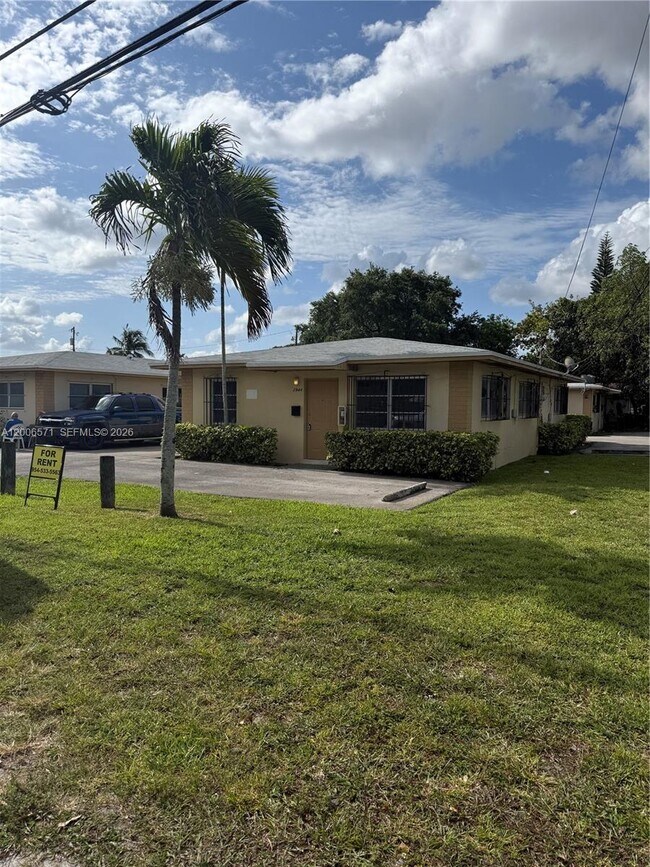 Building Photo - 2910 NW 92nd St Unit 2944