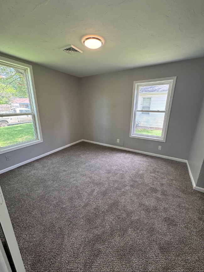 Photo - "Charming 1-Bed Duplex Retreat in Wichita – Spacious 1056 Sq Ft Home Awaits!"