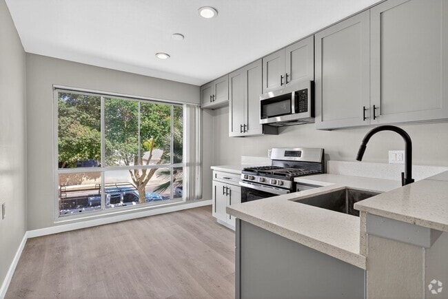 Building Photo - 10442 Lampson Ave Rental