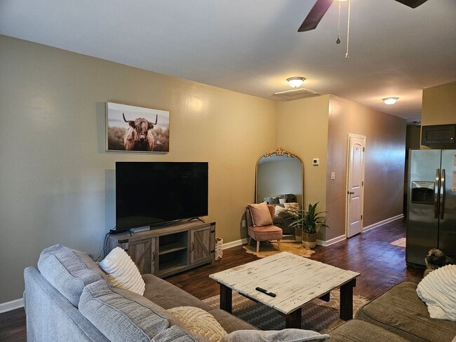 Photo - Spacious & Well Maintained Townhouse!