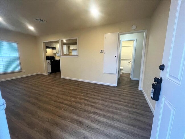 713 N Cockrel Ave