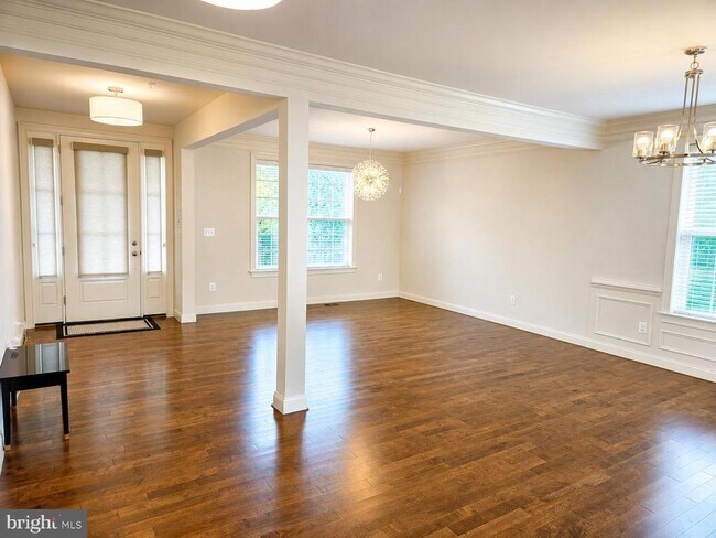 Photo - 3332 Burton Dr