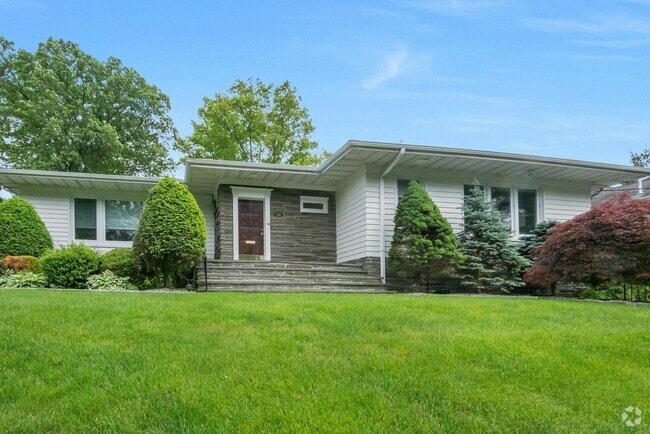 Building Photo - 136 Fox Meadow Rd Rental