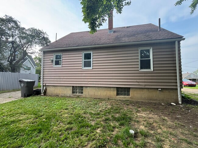 Photo - 715 Cambridge Ave