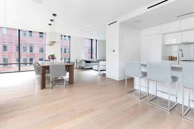 Building Photo - 10 Farnsworth St Unit 3A