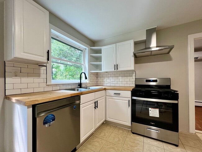 Building Photo - Nicely Updated, Pet-Friendly Fry's Spring Duplex
