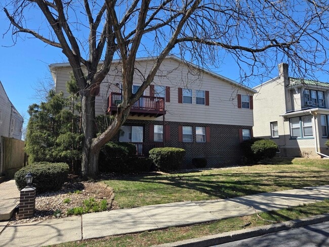 Building Photo - 442 S 18th St Unit 4