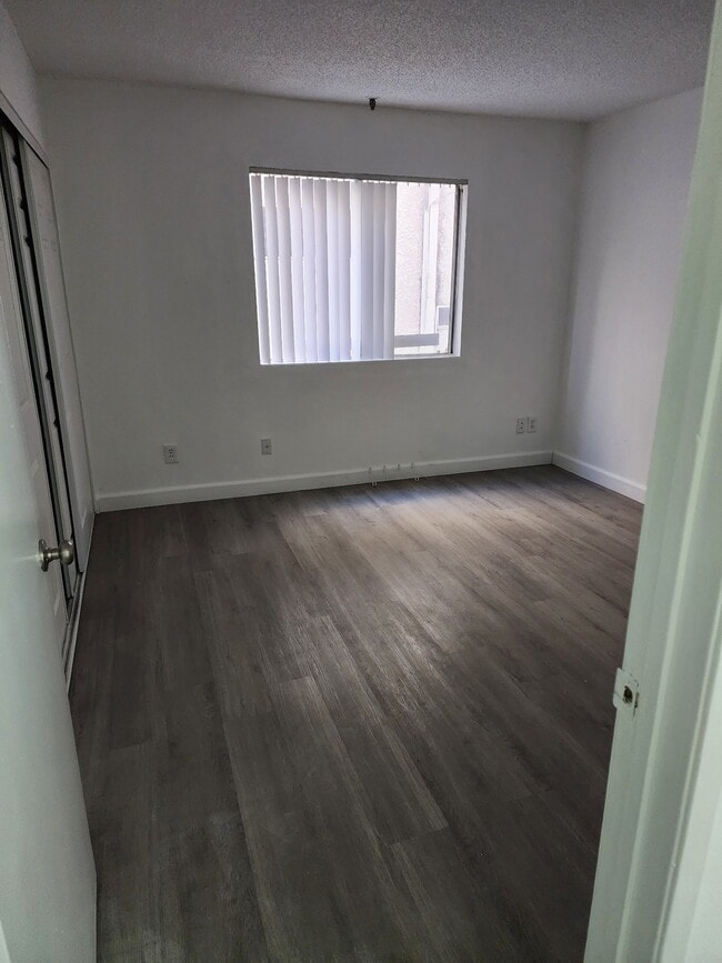 115 bedroom - Swan Court Apartments