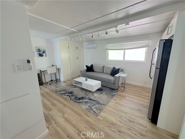 Photo - 726 Esplanade