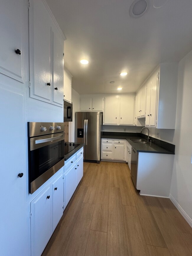 Kitchen - 2803 Arizona Ave