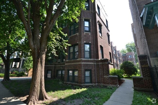 Building Photo - 3845 N Greenview Ave Rental