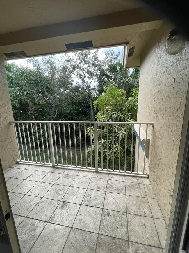 1115 Golden Lakes Blvd Condo Unit 523 Condo for Rent in Royal Palm