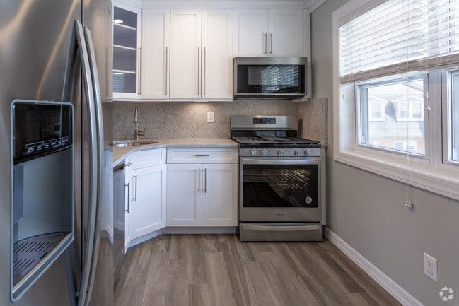 1BR,1BA -790SF - Kitchen