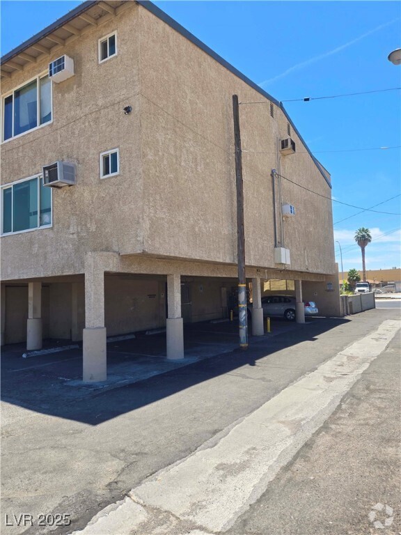 Building Photo - 305 N 10th St Unit 10 Rental