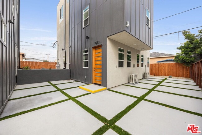 Photo - 11253 Hatteras St