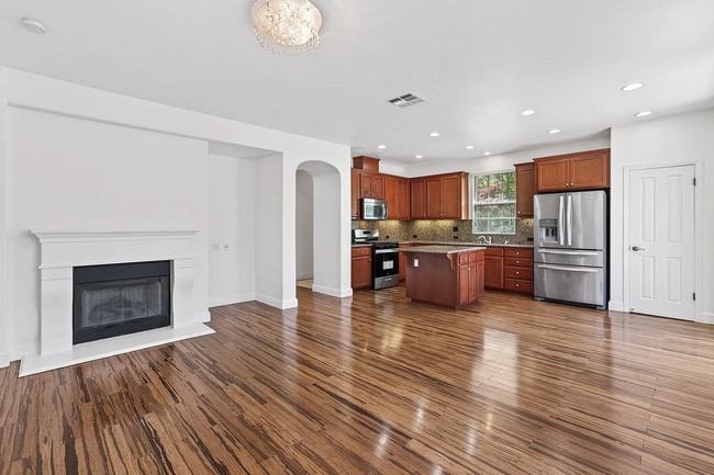 Photo - 3107 Browntail Way