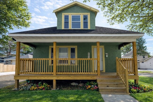 Building Photo - Click the “Apply Now” button or email wapmrentals@gmail.com for a prompt response.