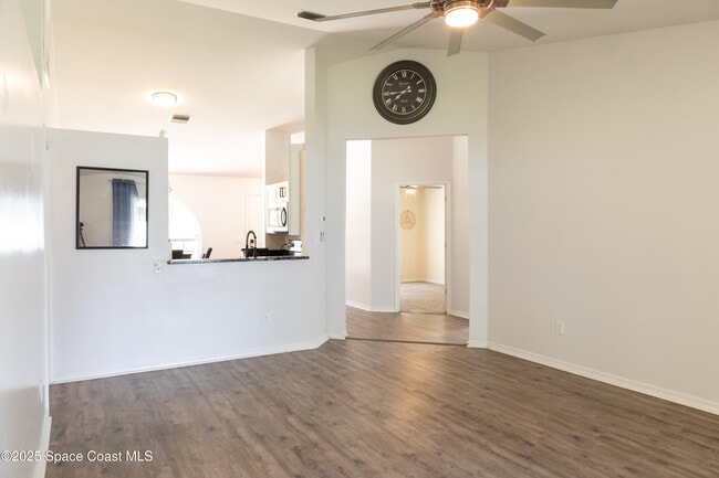 Photo - 1572 Holbrook Rd NW