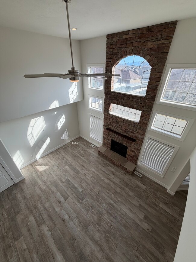 Photo - 1540 E 450 N