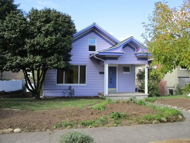 Charming 3-Bedroom Craftsman in Central Ta... - Charming 3-Bedroom Craftsman in Central Ta...