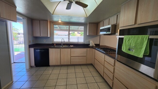 3808 W Malapai Dr