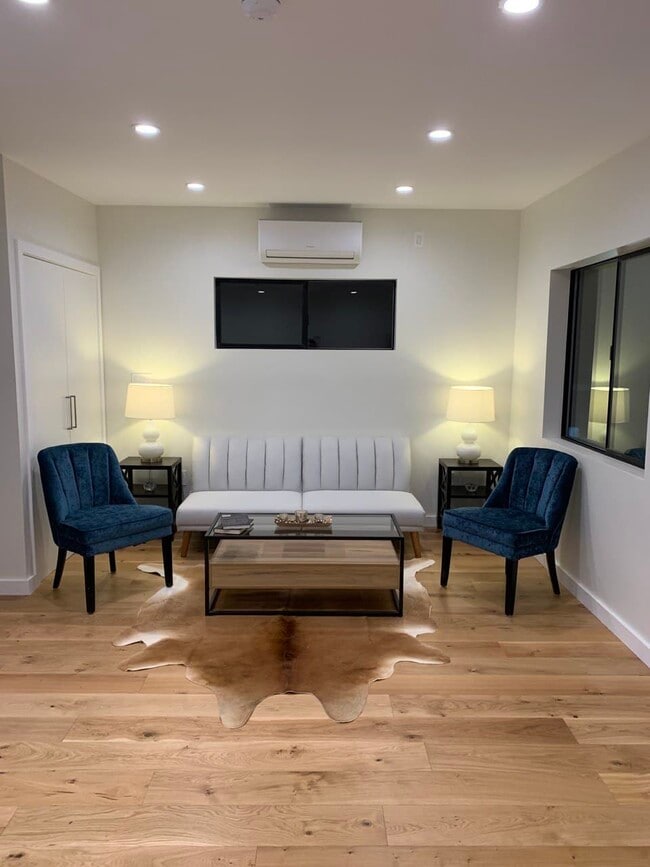 Photo - 3527 Greenfield Ave