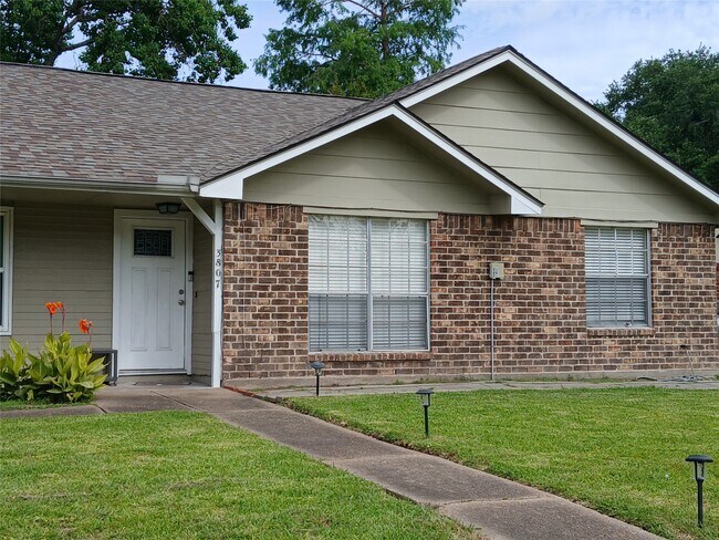 Photo - 3807 Quiet Pl Dr