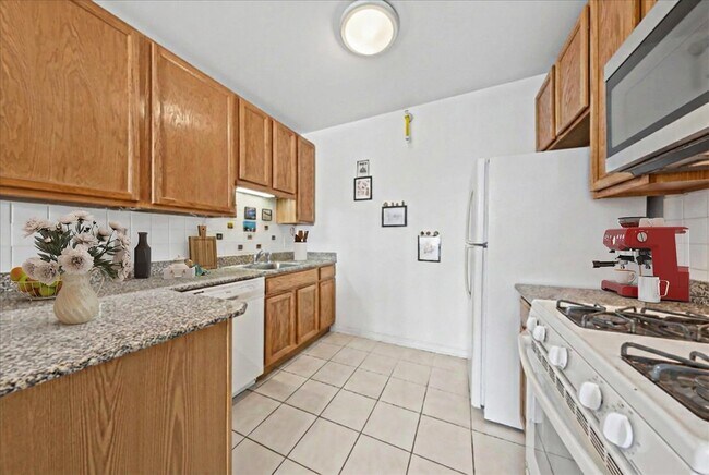 Photo - 600 N Dearborn St