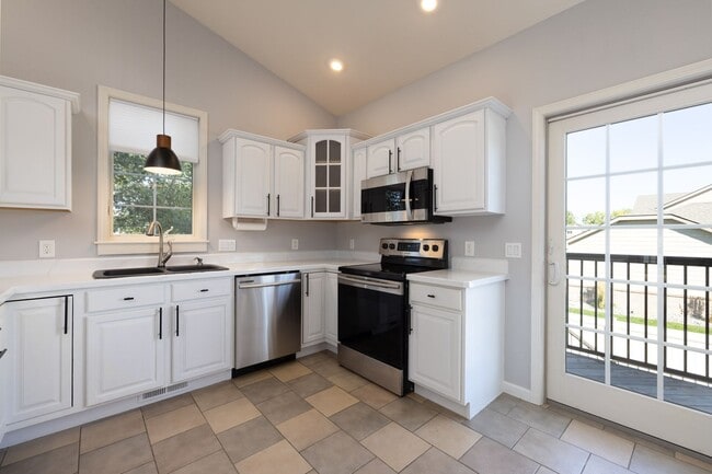 Photo - 5 bed 3 bath home for rent!