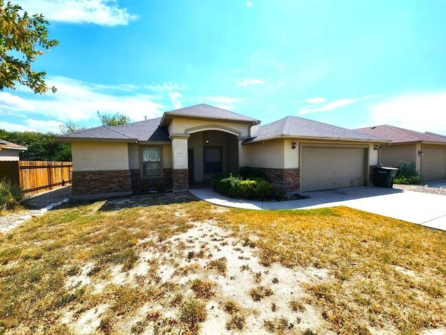 Building Photo - 204 Javier Dr