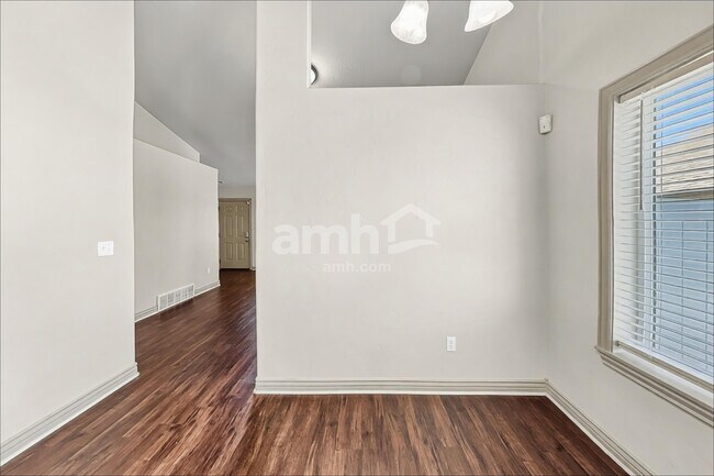 Photo - 186 Westgate Ln