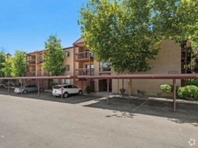 Building Photo - 2 Bedroom, 1 Bathroom Condo in Reno.  Lake...