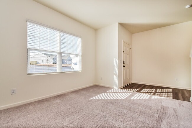 Photo - 367 Greenwalk Pl