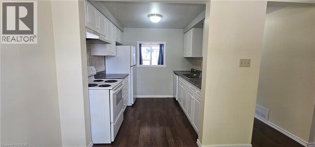 Photo - 210 Glamis Rd