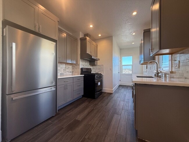 Photo - Newly Renovated Upper Unit – Bright 3BD / 1.5BA Unit 1052
