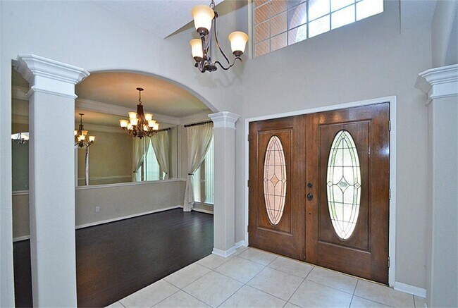 523 Crestridge Dr