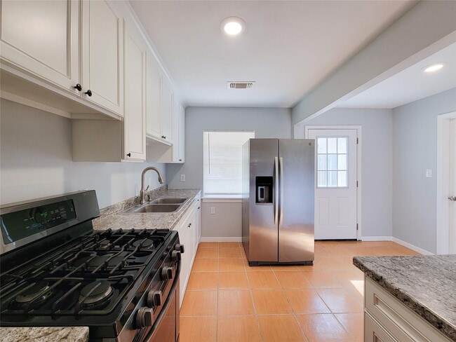 Photo - 12422 Mylla St