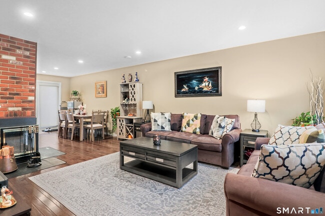 Photo - 14 1/2 Fairview Ave Unit B3