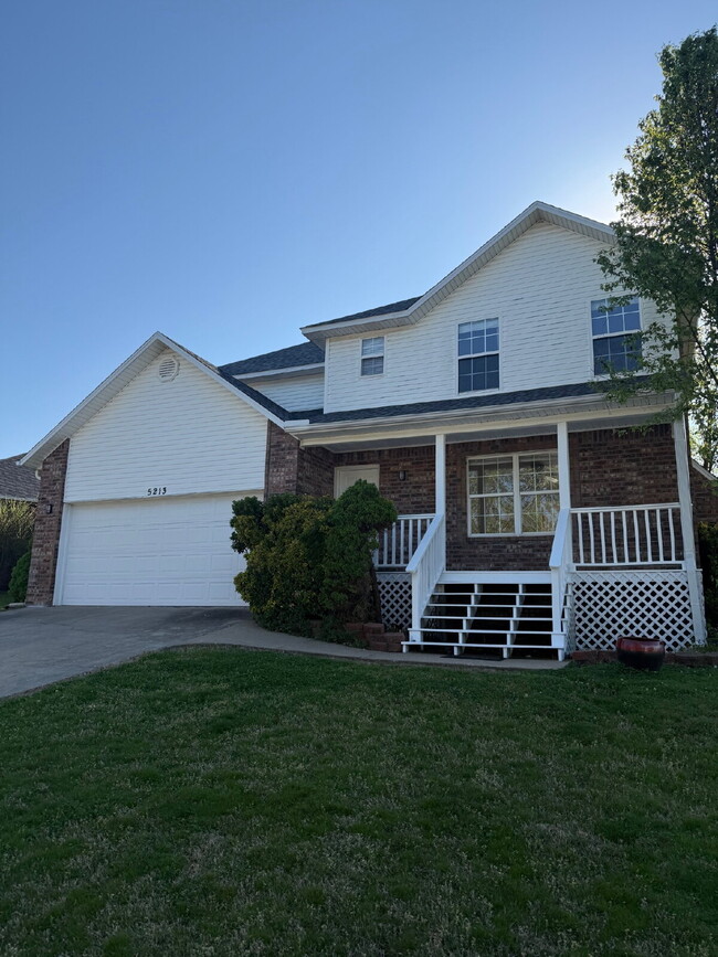 Building Photo - Fully remodeled 3-Bedroom located in Rogers  with Granite countertops