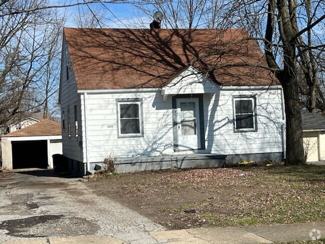 Building Photo - SOUTH 4 BEDROOM HOME