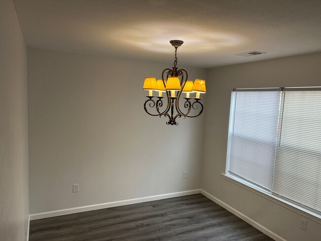 Photo - 56 Ashleigh Ln