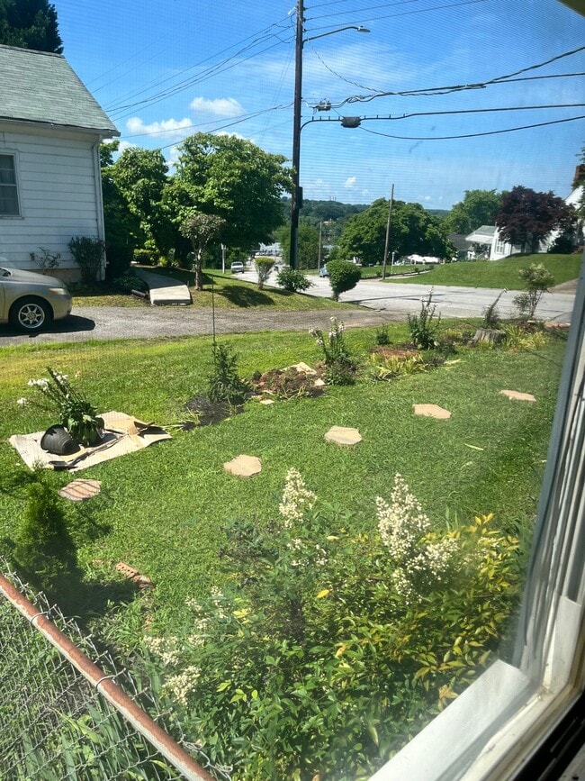 Photo - 160 Locust Ln