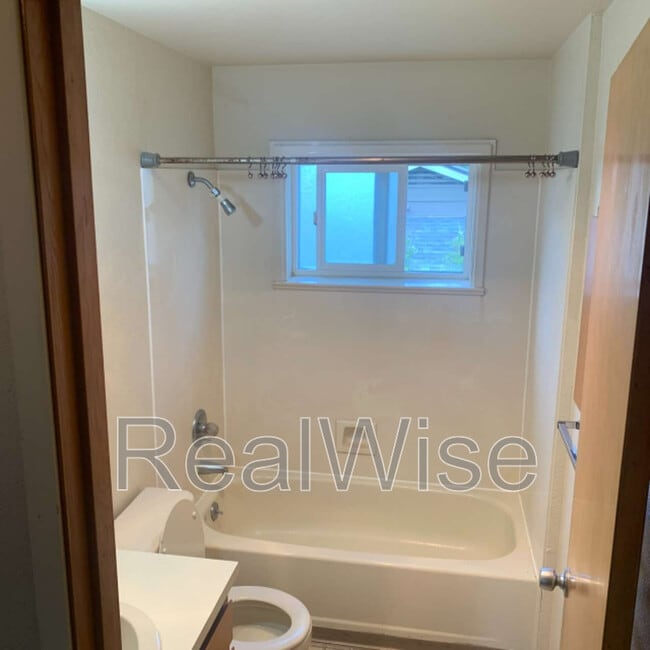 Photo - 2170 NW North Hill Dr