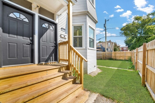 Building Photo - 714 W 48th Pl Rental