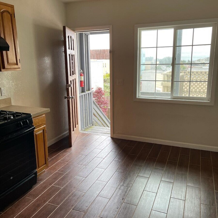 Photo - 6074 Mission St