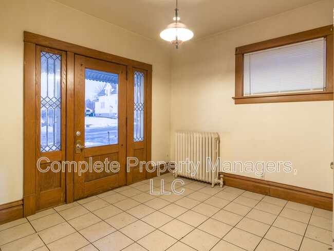 Photo - 102 E 4th St