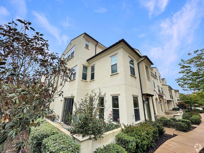 Building Photo - Beautiful 3B/2.5BA Townhome in 4S Ranch!